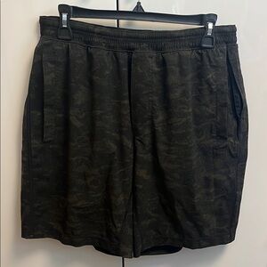 Lululemon men’s pace breaker lined shorts 9 inch